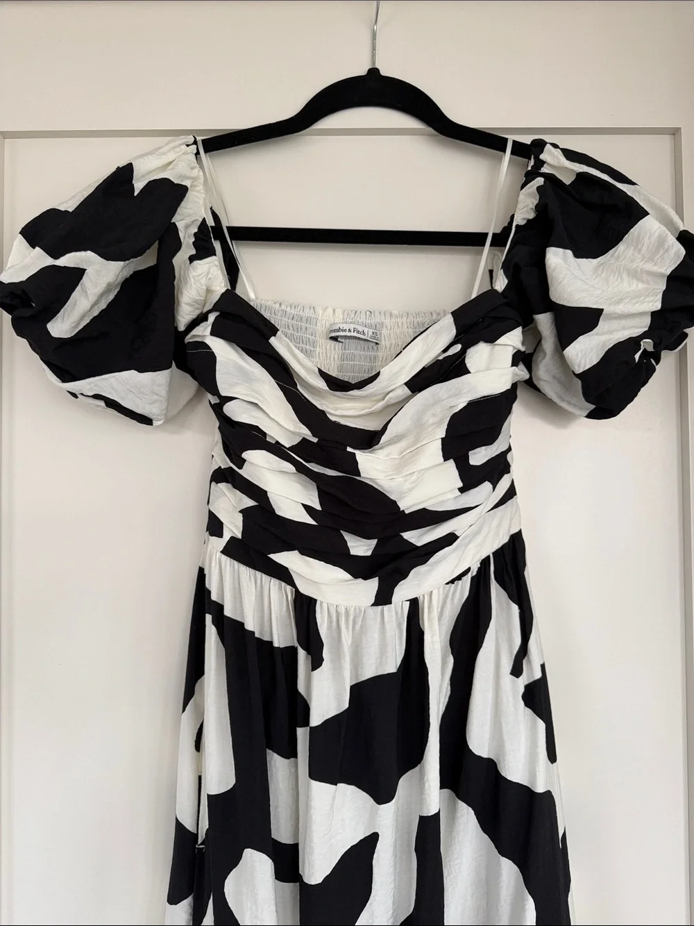 Abercrombie & Fitch Black and White Puff-Sleeve Maxi Dress